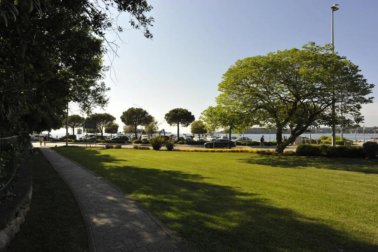 Apartment Charon With Garage Rovinj 0*,