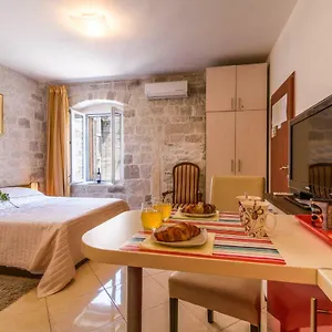 Dora -free Parking Apartment Trogir